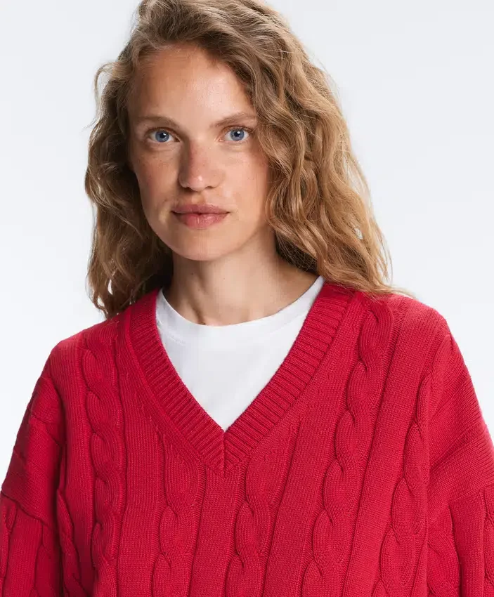 100% Cotton Cable Knit V-Neck Jumper 100% Cotton Cable Knit V-Neck Jumper