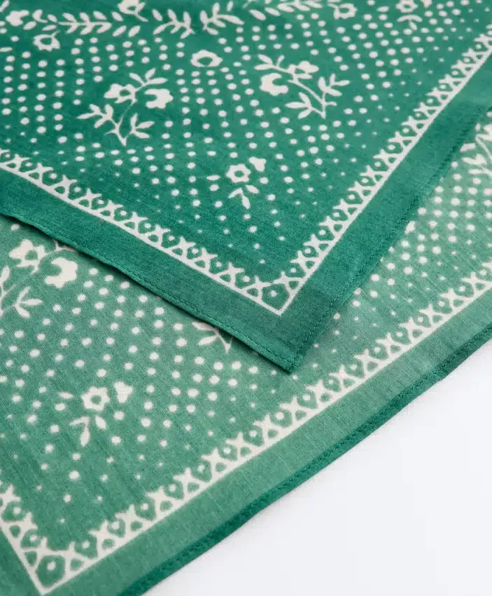 100% Cotton Floral Print Bandana 100% Cotton Floral Print Bandana