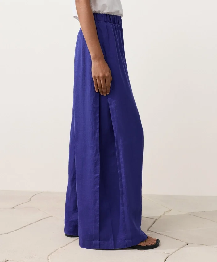 100% Linen Wide-Leg Trousers with Side Pleat 100% Linen Wide-Leg Trousers with Side Pleat