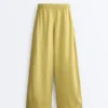 100% Linen Wide-Leg Trousers with Side Pleat 100% Linen Wide-Leg Trousers with Side Pleat
