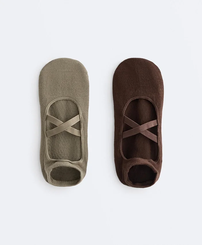 2 Pairs of Cotton Blend Crossover Strap Yoga and Pilates Socks 2 Pairs of Cotton Blend Crossover Strap Yoga and Pilates Socks