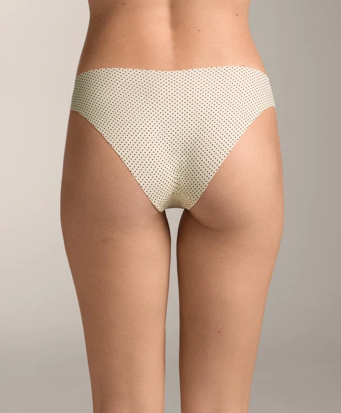 3 Invisible Polyamide Blend V-Cut Laser-Cut Classic Bikini Briefs 3 Invisible Polyamide Blend V-Cut Laser-Cut Classic Bikini Briefs