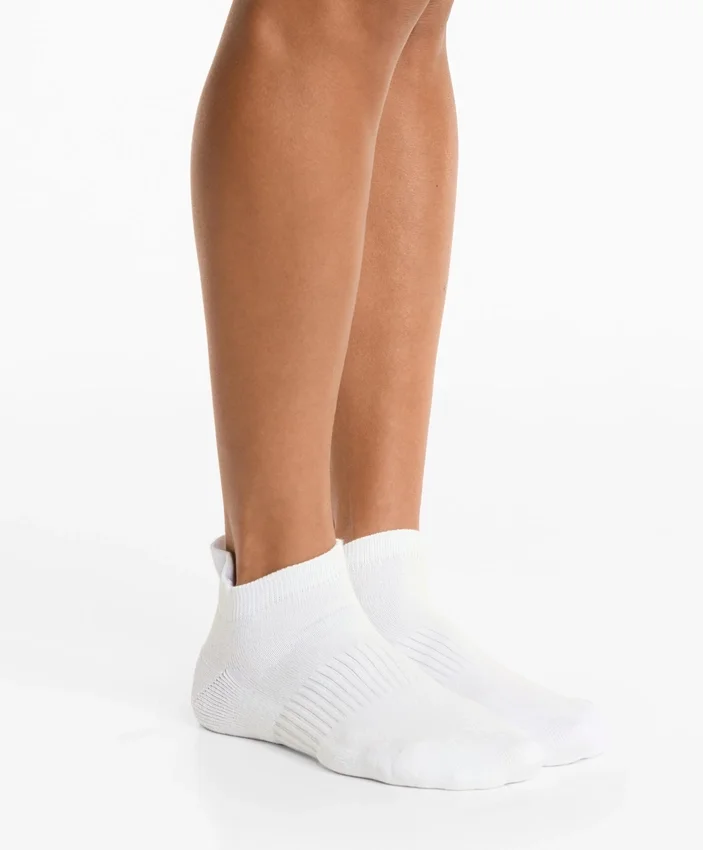 3 Pairs of Cotton Blend Sports Sneaker Socks with Heel Tab 3 Pairs of Cotton Blend Sports Sneaker Socks with Heel Tab