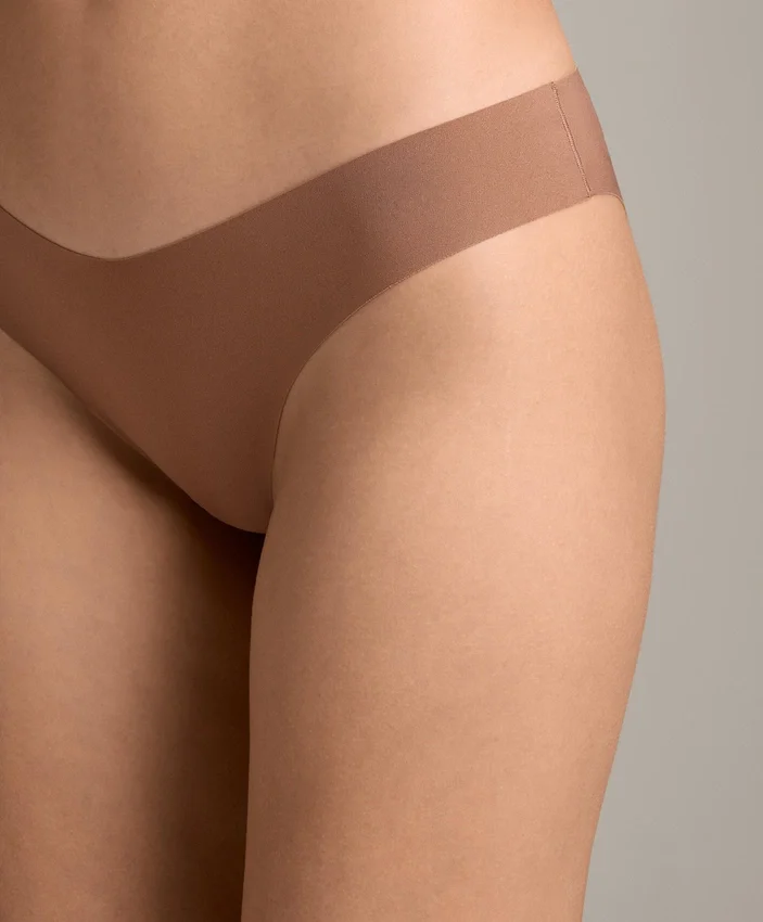 5 Pantone™ Invisible Polyamide Blend V-Cut Classic Briefs 5 Pantone™ Invisible Polyamide Blend V-Cut Classic Briefs