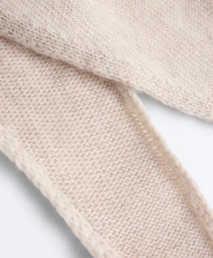 90% Wool 10% Cashmere Knit Bandana 90% Wool 10% Cashmere Knit Bandana