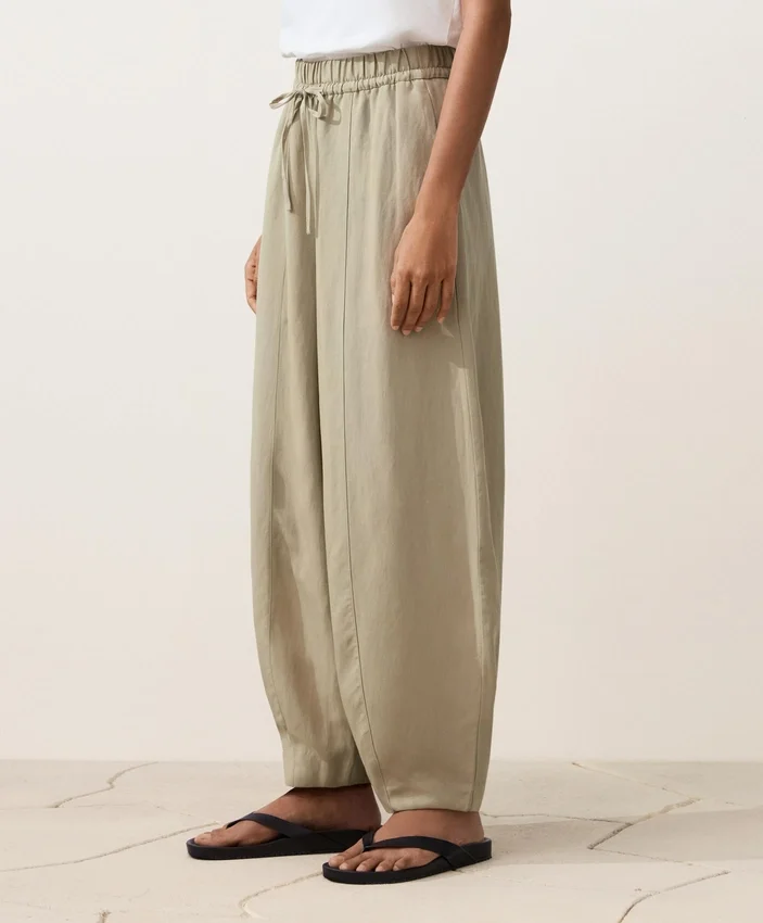 Balloon Trousers Lyocell Blend and 24% Linen with Seams Balloon Trousers Lyocell Blend and 24% Linen with Seams