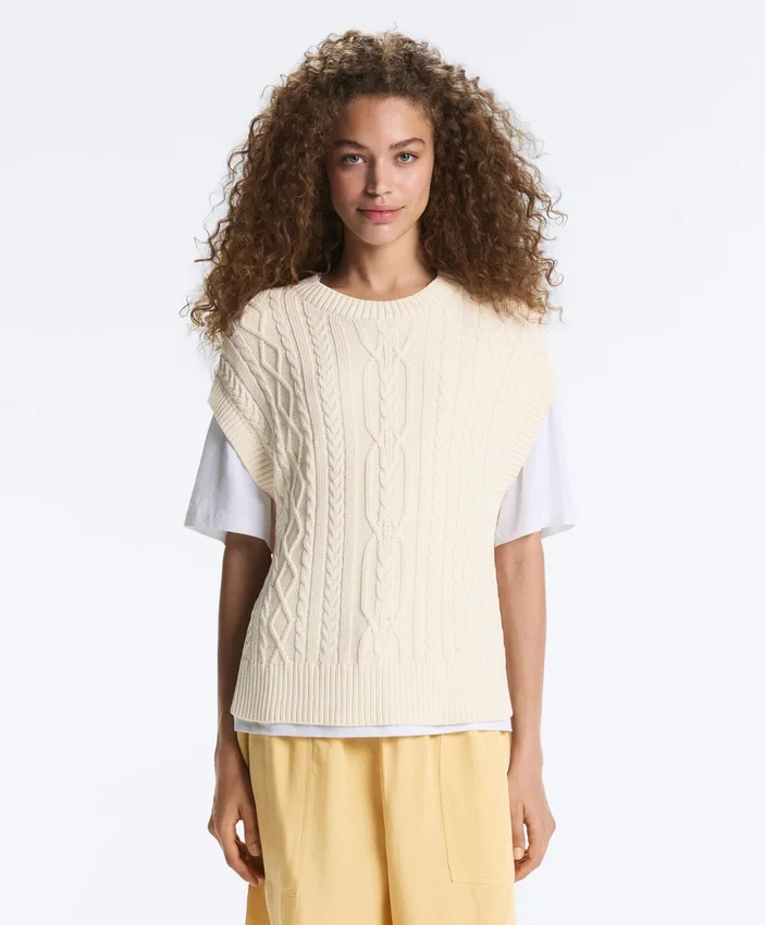 Cable Knit Round Neck Vest Cable Knit Round Neck Vest