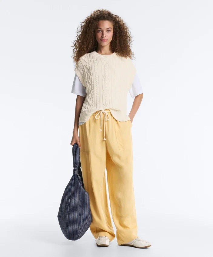 Cable Knit Round Neck Vest Cable Knit Round Neck Vest
