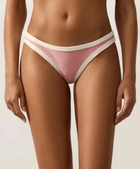 Contrast Trim U-Cut Medium-Coverage Bikini Briefs Contrast Trim U-Cut Medium-Coverage Bikini Briefs