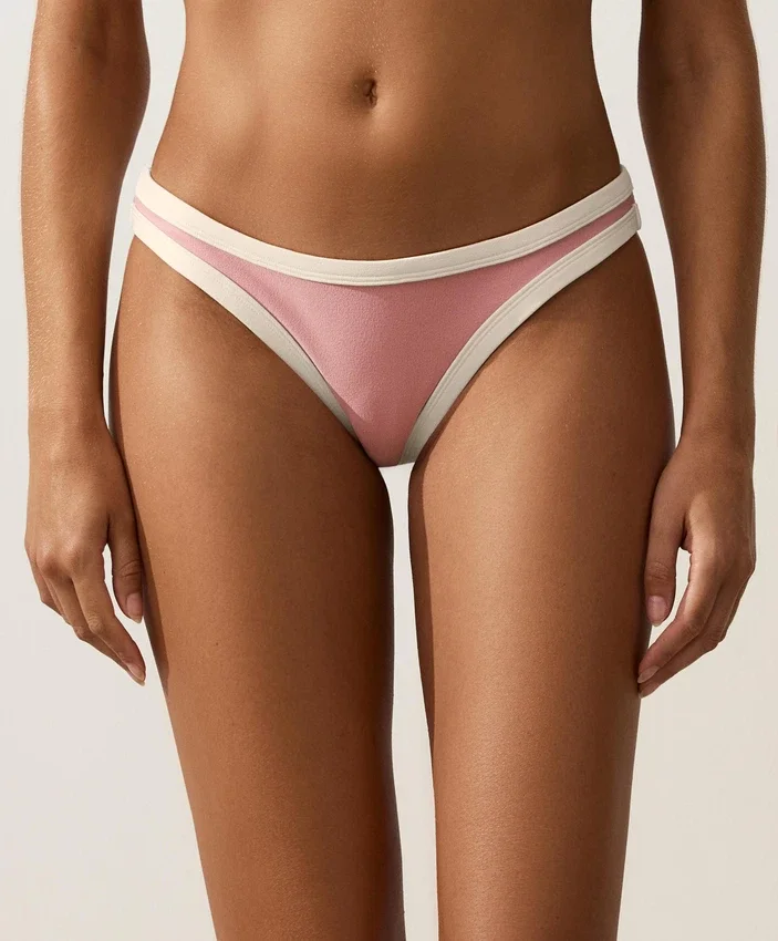 Contrast Trim U-Cut Medium-Coverage Bikini Briefs Contrast Trim U-Cut Medium-Coverage Bikini Briefs