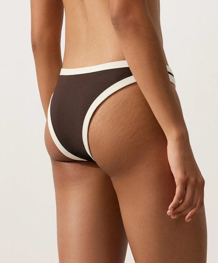 Contrast Trim U-Cut Medium-Coverage Bikini Briefs Contrast Trim U-Cut Medium-Coverage Bikini Briefs