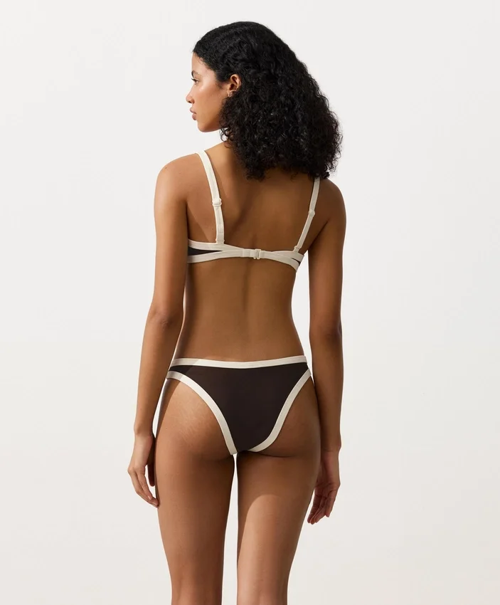 Contrast Trim U-Cut Medium-Coverage Bikini Briefs Contrast Trim U-Cut Medium-Coverage Bikini Briefs