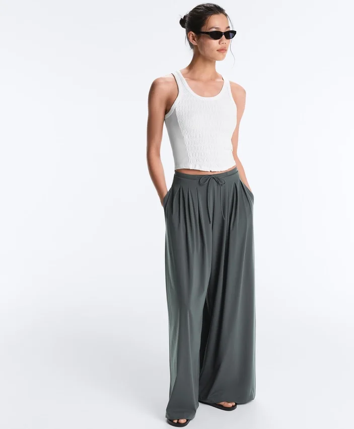Light Touch Wide-Leg Trousers with Darts Light Touch Wide-Leg Trousers with Darts