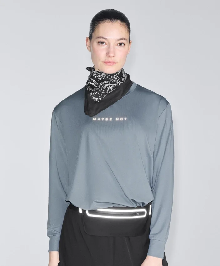 Long-Sleeved Technical T-Shirt with Text Long-Sleeved Technical T-Shirt with Text