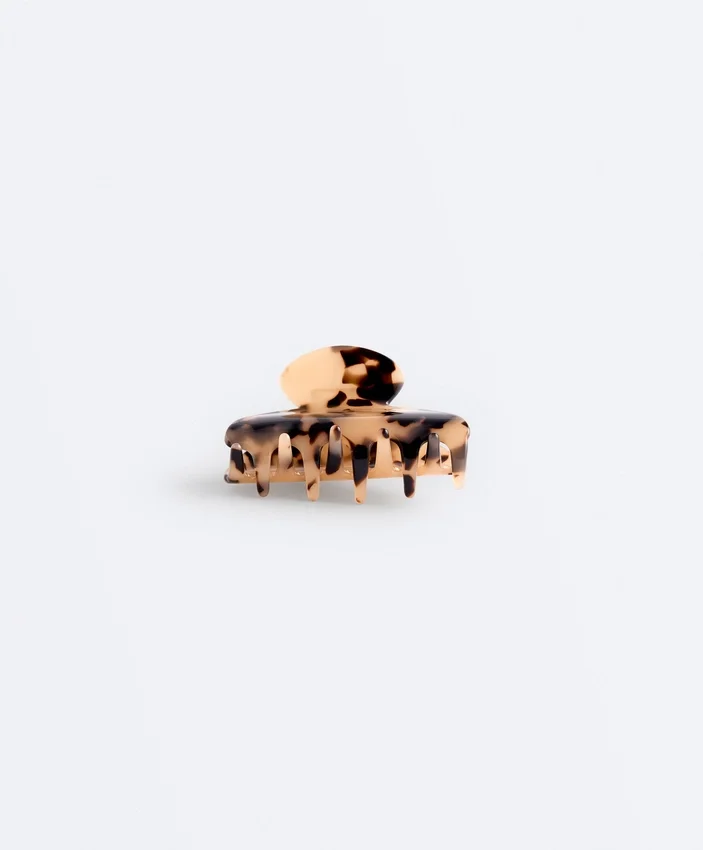 Medium Tortoiseshell Hair Claw Medium Tortoiseshell Hair Claw