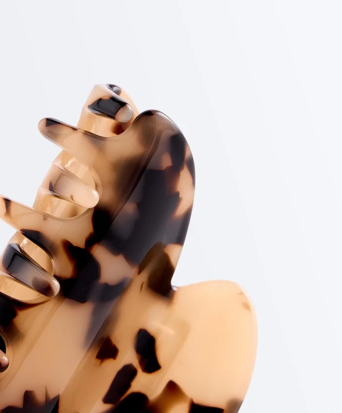 Medium Tortoiseshell Hair Claw Medium Tortoiseshell Hair Claw
