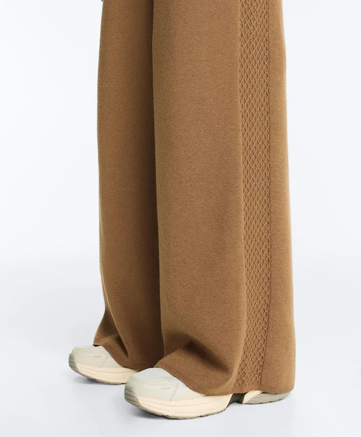Straight-Leg Trousers with Side Knit Structure Straight-Leg Trousers with Side Knit Structure