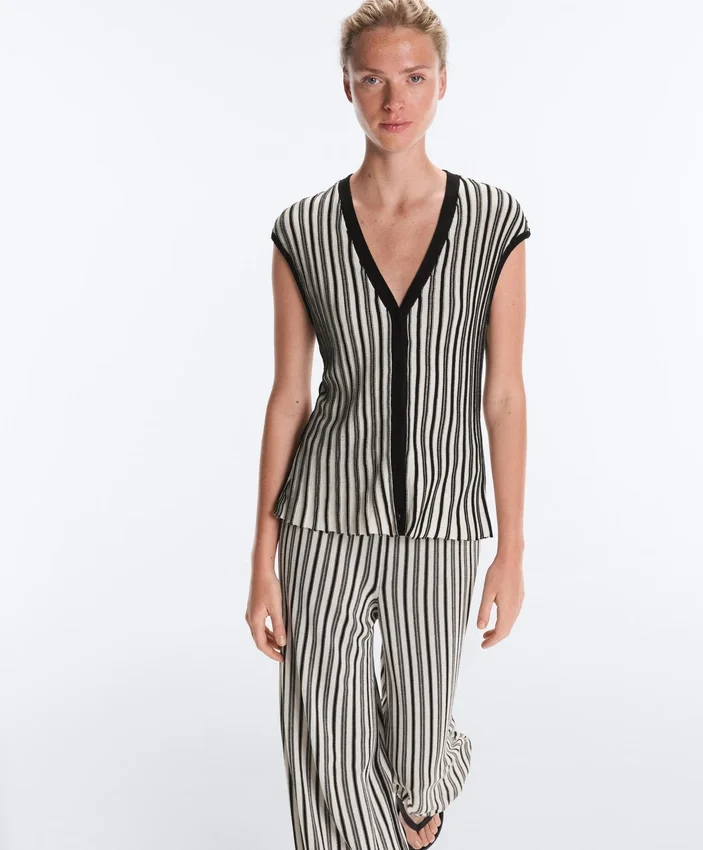 Striped Sleeveless V-Neck Knit Jumper Striped Sleeveless V-Neck Knit Jumper