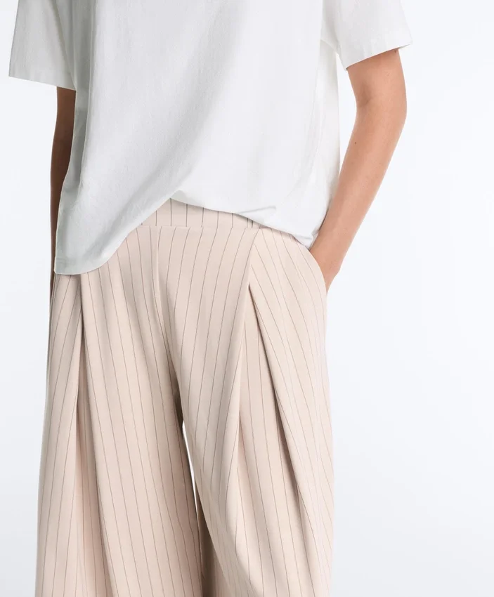Wide-Leg Crop Trousers with Pleats and Stripes Wide-Leg Crop Trousers with Pleats and Stripes